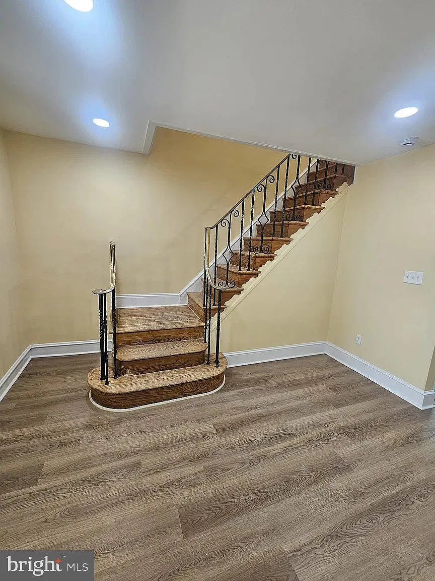3 bed, 2.0 bath, 1230 sqft, $1,950 — Photo 2