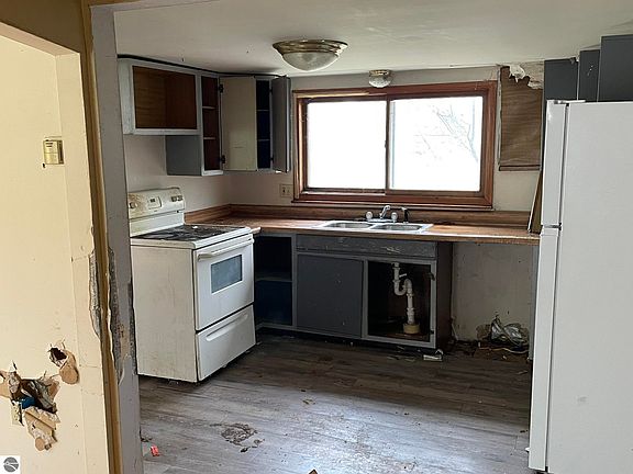 5th image of 2536 E Michigan Ave