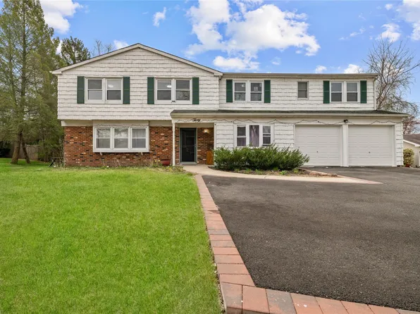 30 Brookfield Lane, South Setauket, NY 11720