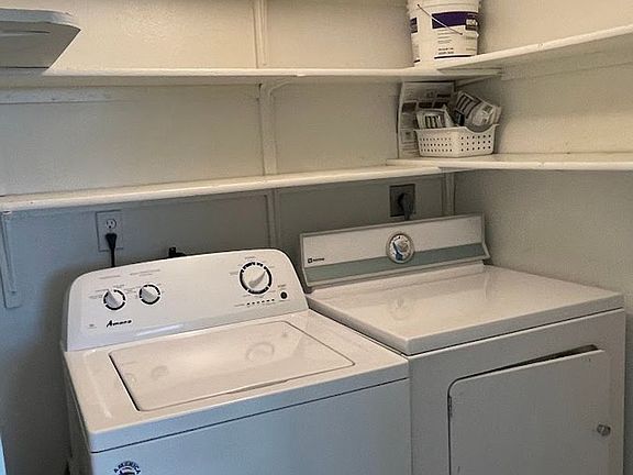 5th image of 1518 Edgewater Cir