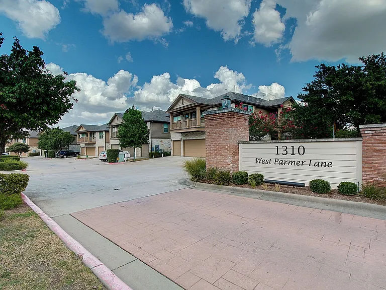 1310 Parmer Ln #303-3B — Photo 2