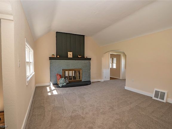 5th image of 1131 Hampton Rd