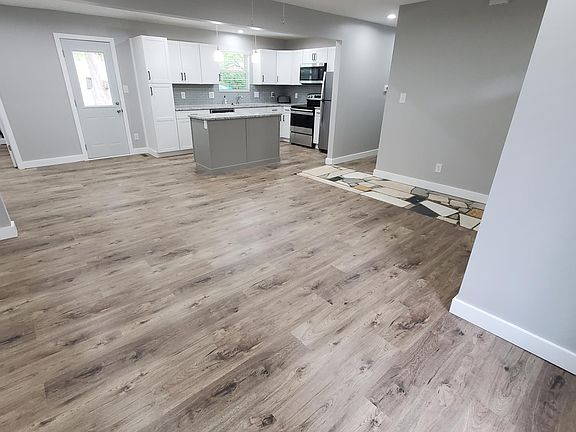 CORNER FRONT FAMILY ROOM