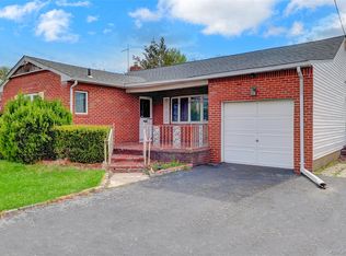 825 Bellmore Rd, Bellmore, NY 11710