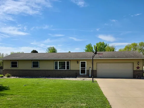 103 Curlies St, Yankton, SD 57078
