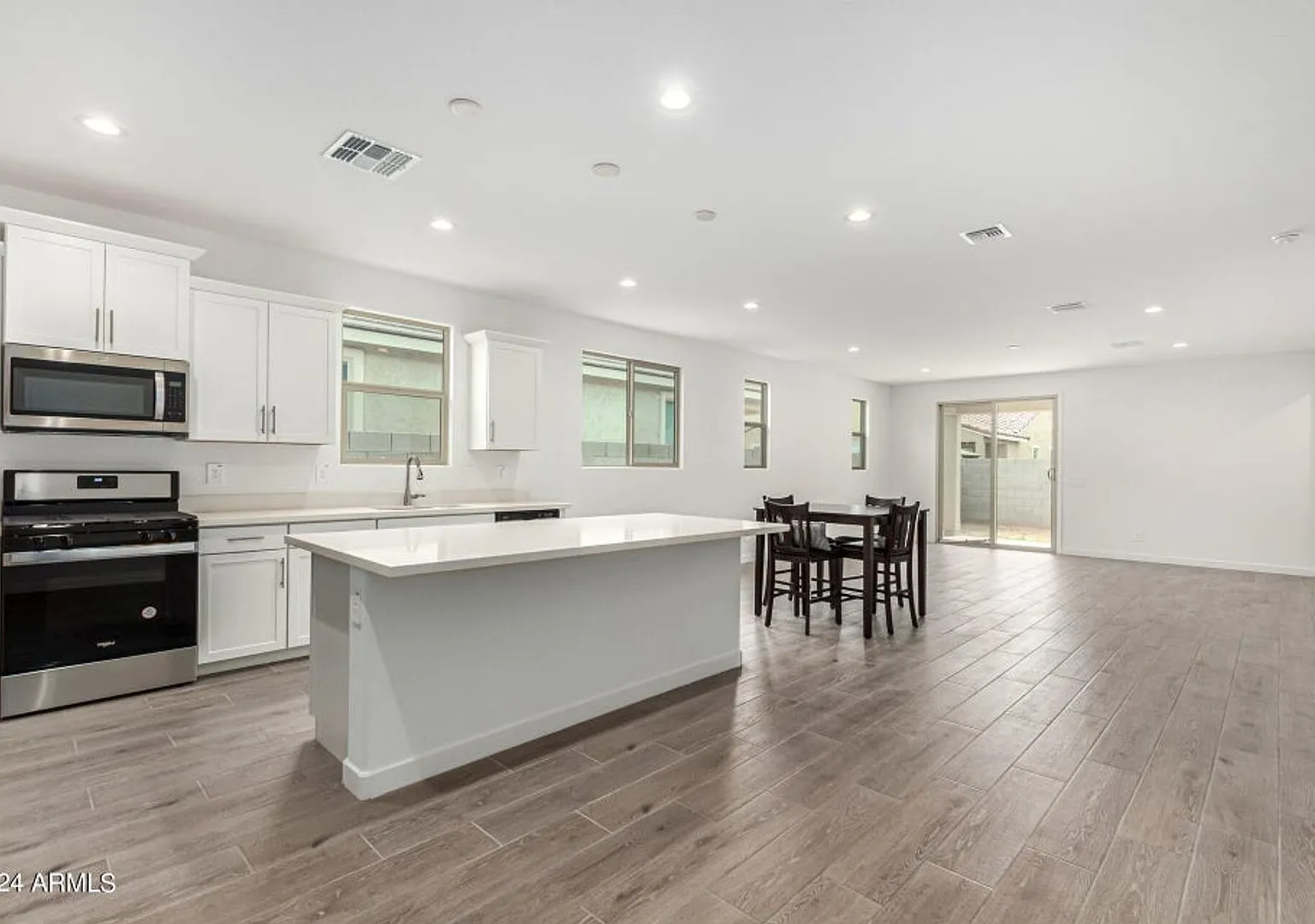 Spacious 3 bed 3 bath Single Story in Avondale — Photo 4