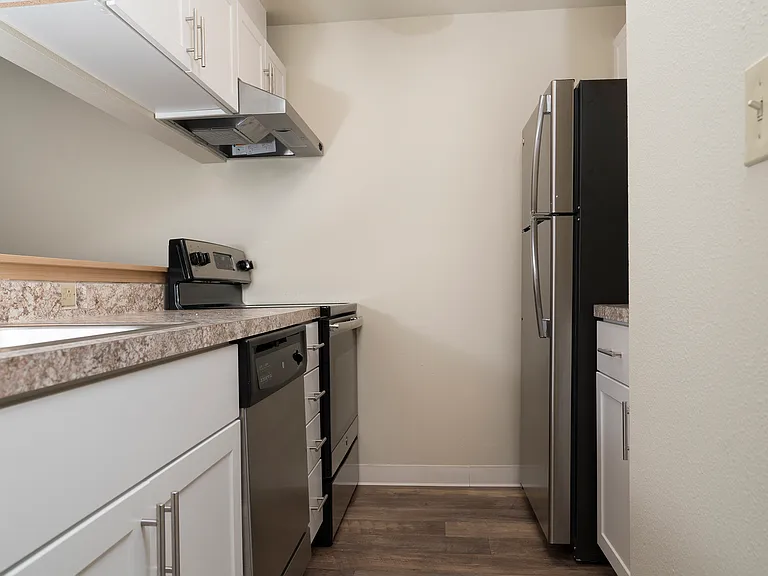 Westmall Terrace Apartments — Photo 13