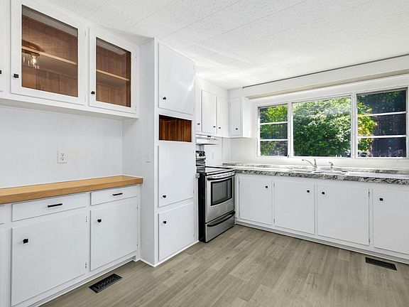 3rd image of 239 Ayer Rd #40