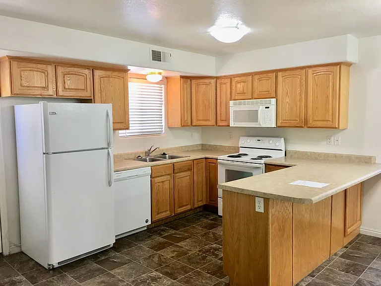 790 N 2720 E #28 — Photo 8