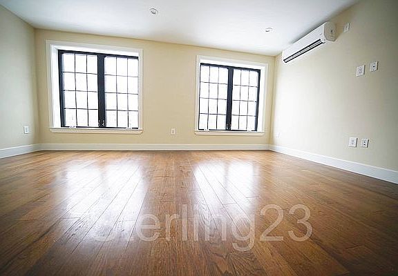 5th image of 2412 24th Ave #2F