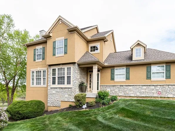 16165 Linden St, Overland Park, KS 66085