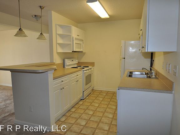 3rd image of 145 N Pearl Lake 110 Cswy