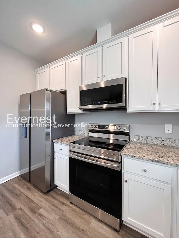 4 bed, 2.0 bath, 1720 sqft, $1,995 — Photo 4