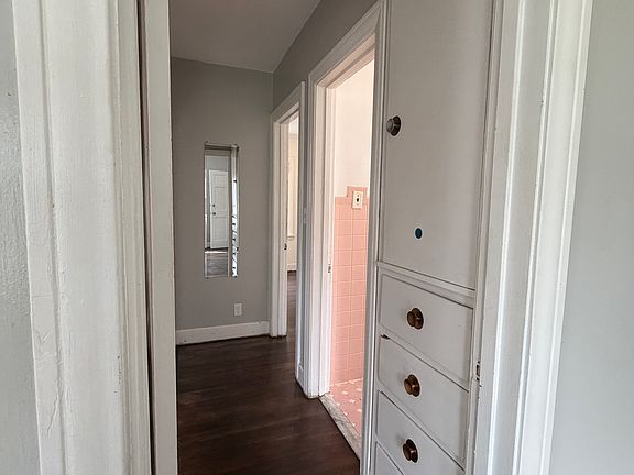 5th image of 438 Pasadena Blvd #1