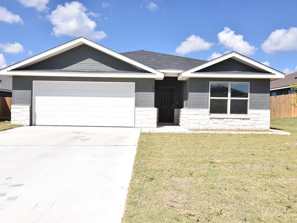 1st image of 806 Freedom Cir