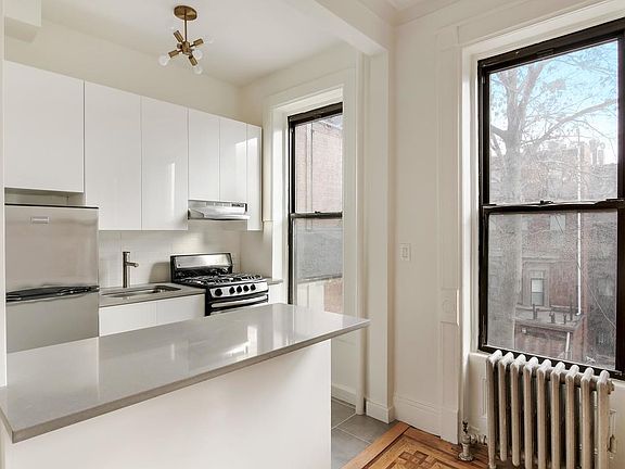 3rd image of 330 Mac Donough St #4