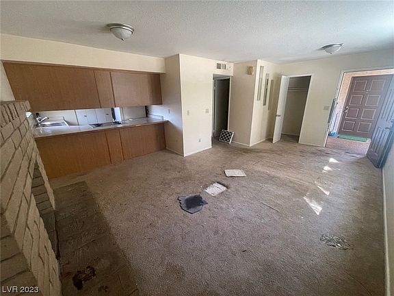 3rd image of 1312 Capri Dr APT C