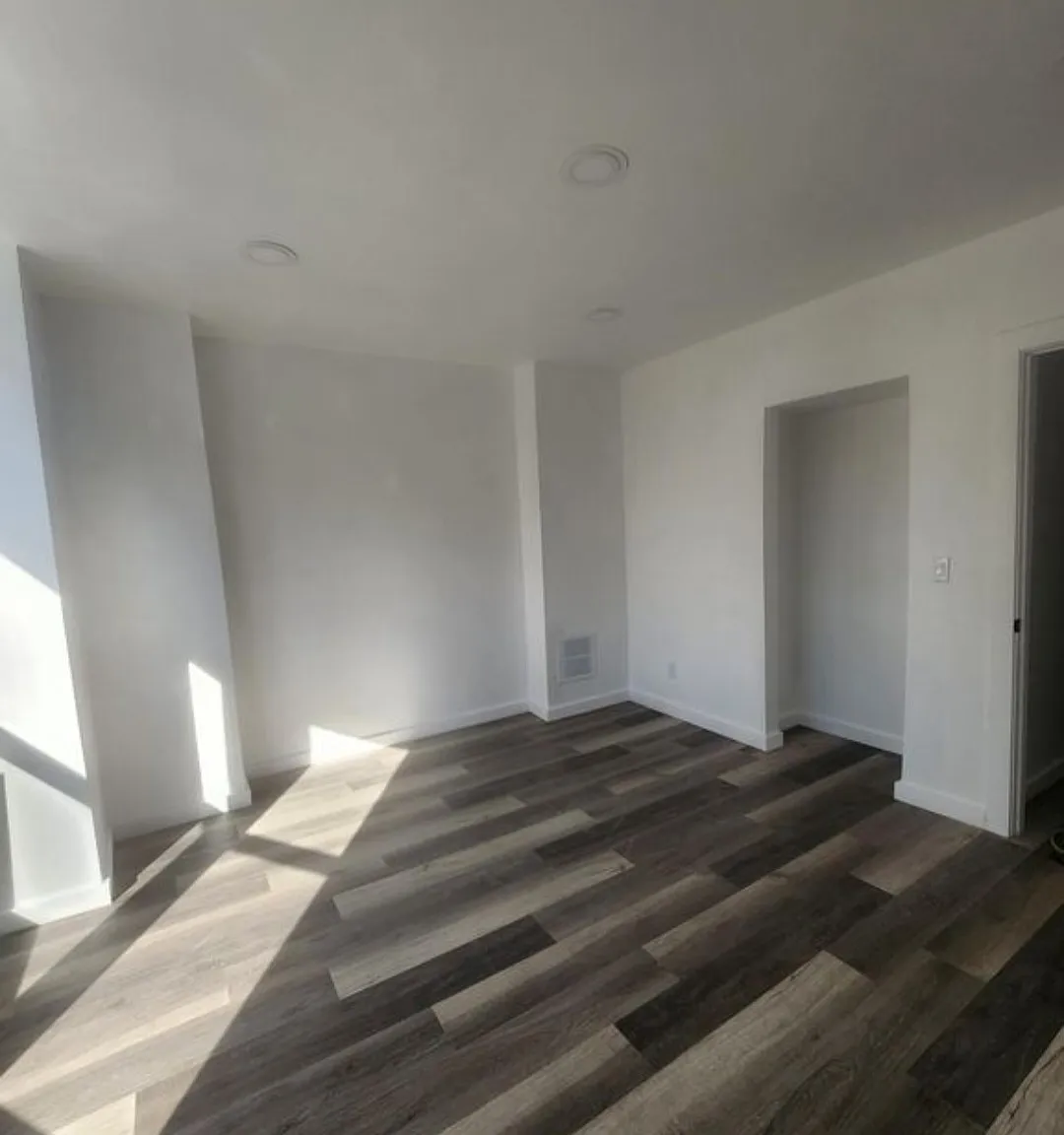 5 bed, 1596 sqft, $2,200 — Photo 4