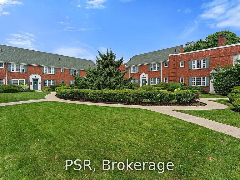 1365 Bayview Ave #L05 — Photo 2