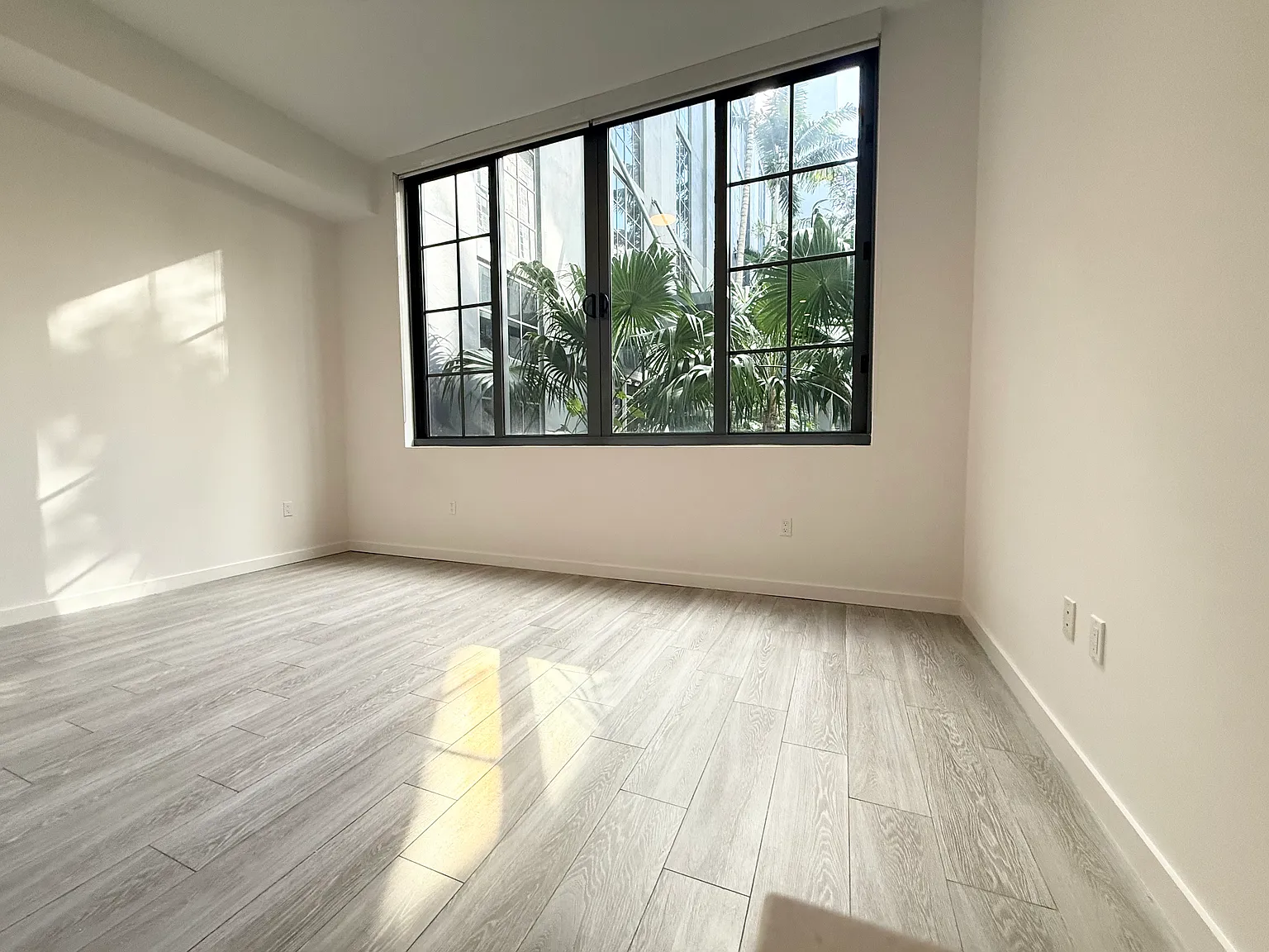 Studio, 485 sqft, $1,954 — Photo 3