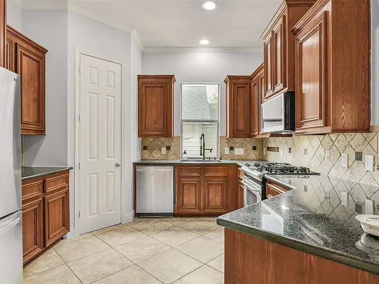 1607 W Dallas St #A — Photo 10