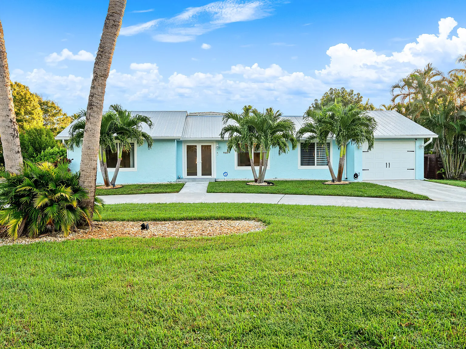 3 bed, 2.0 bath, 1330 sqft, $6,500 — Photo 2