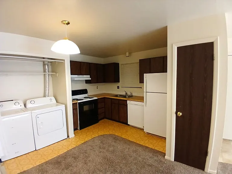 1734 Azalea Dr — Photo 2