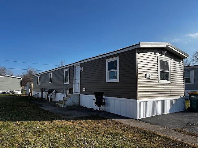 1st image of 17 Dogwood Dr