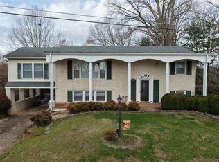 631 Oakland Dr, Chatham, VA 24531