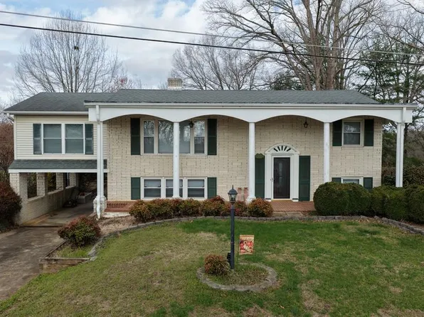 631 Oakland Dr, Chatham, VA 24531