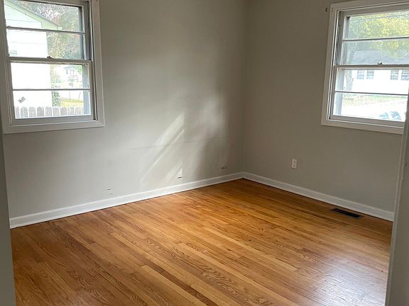 3rd image of 1230 Fairbank Ln