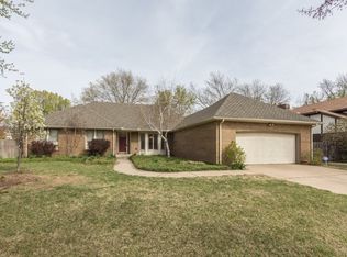 8320 E Stoneridge Ln, Wichita, KS 67206