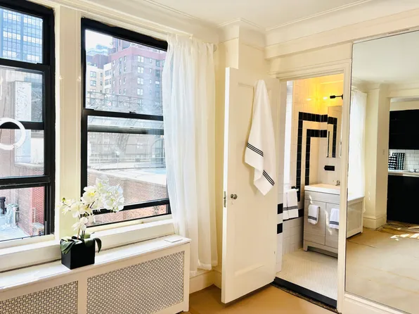 333 East 53rd Street 9N image 2 of 6