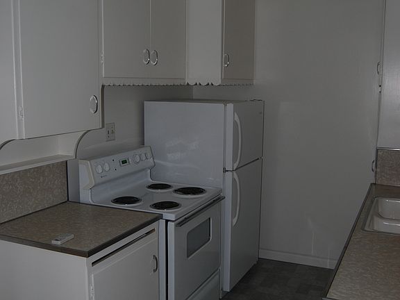 5th image of 236 Grand Ave APT B