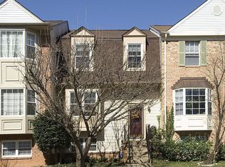 6141 Green Hollow Ct, Springfield, VA 22152