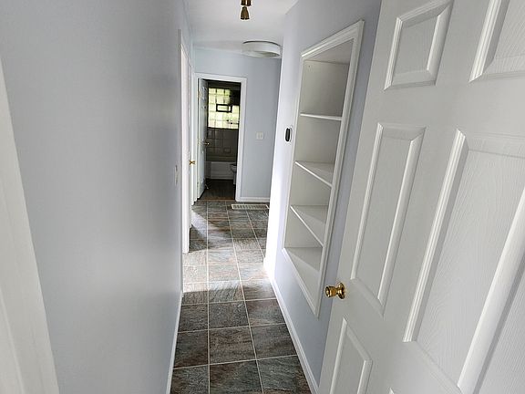 5th image of 2425 Findlater Ct
