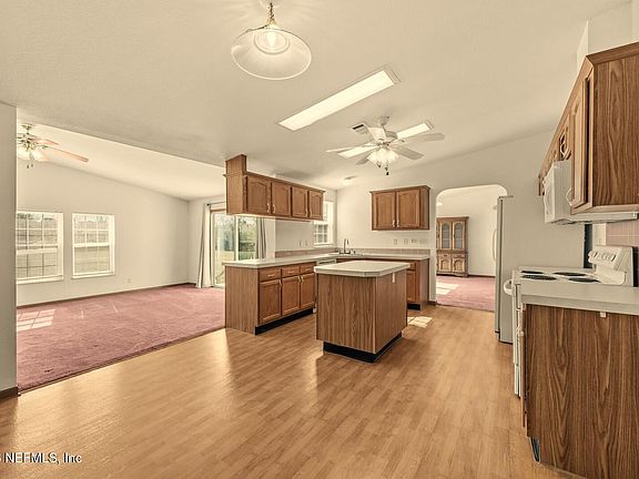 2nd image of 305 PALMETTO BLUFF Road