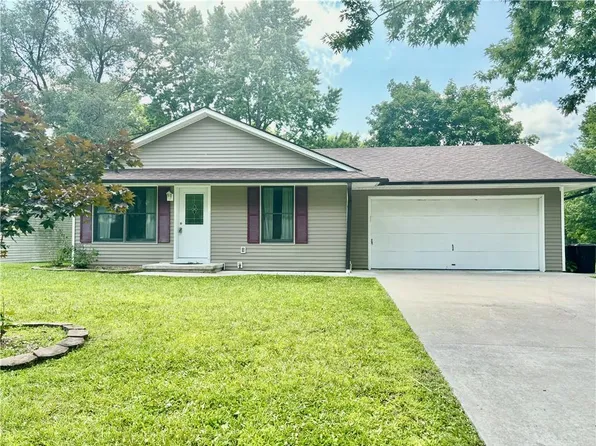 706 W Torrance Cir, Maryville, MO 64468