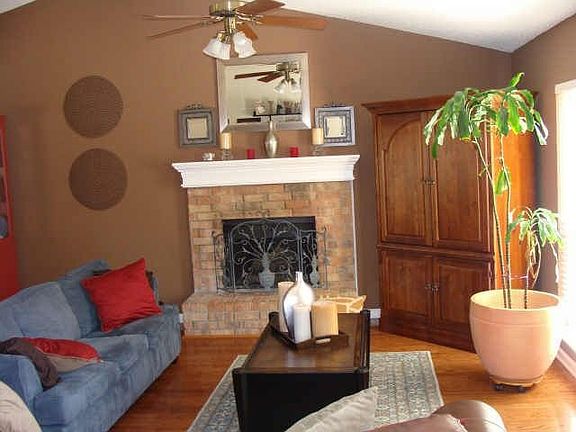2nd image of 1941 Pin Oak Dr