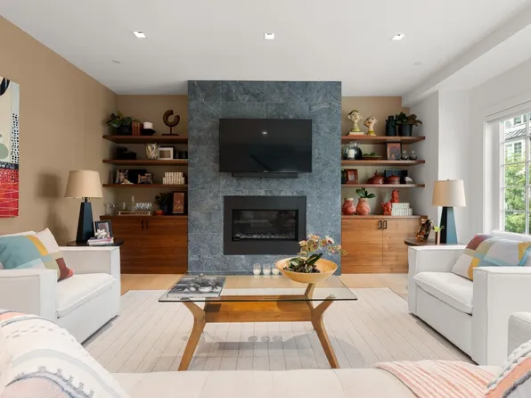 21 Crowninshield Rd #21, Brookline, MA 02446