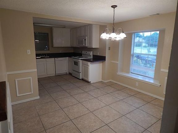 5th image of 1019 Flower Dr