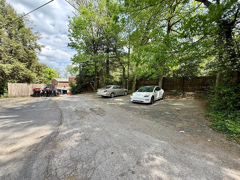 2466 Grinstead Dr — Photo 13
