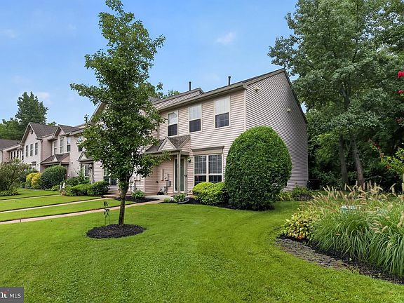 3rd image of 92 Forest Ct