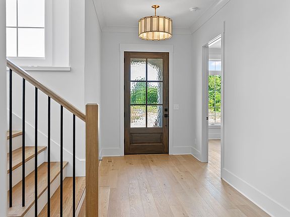 4th image of 2931 Avenue Downs Dr