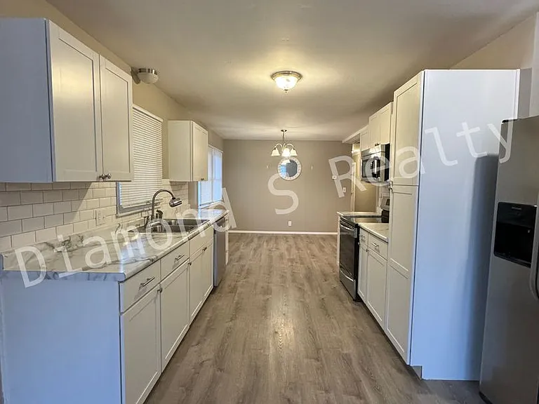 2202 S Prospect Ct — Photo 7
