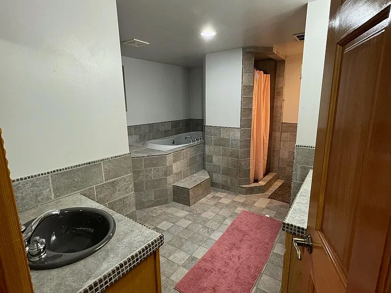 634 NE 28th Ave — Photo 28