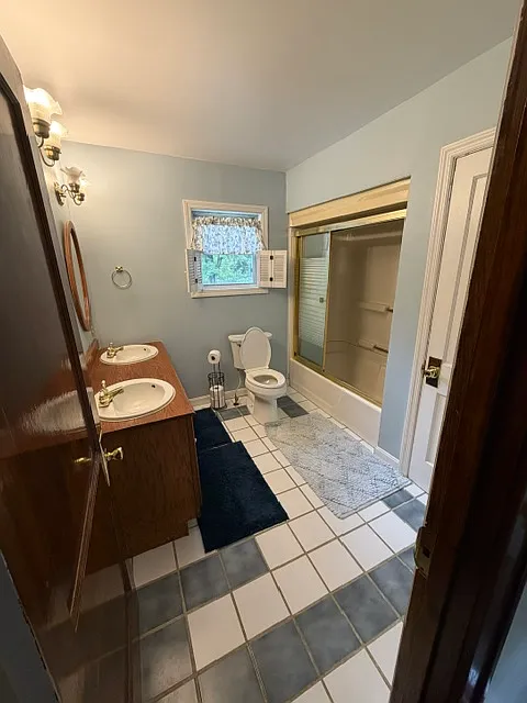 3 bed, 2000 sqft, $640 — Photo 1