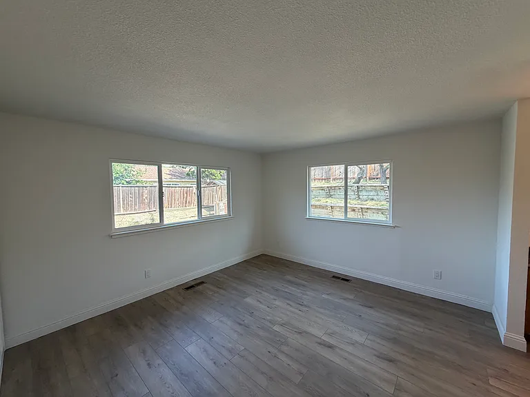 1089 Honey Ct — Photo 10