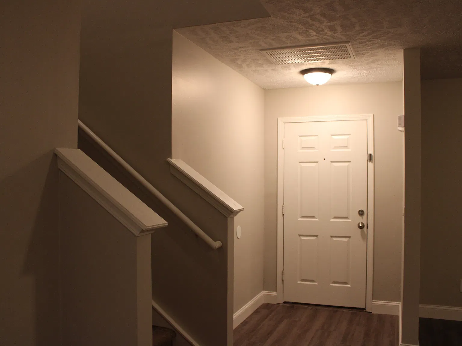 4 bed, 2.5 bath, 2070 sqft, $2,500 — Photo 3