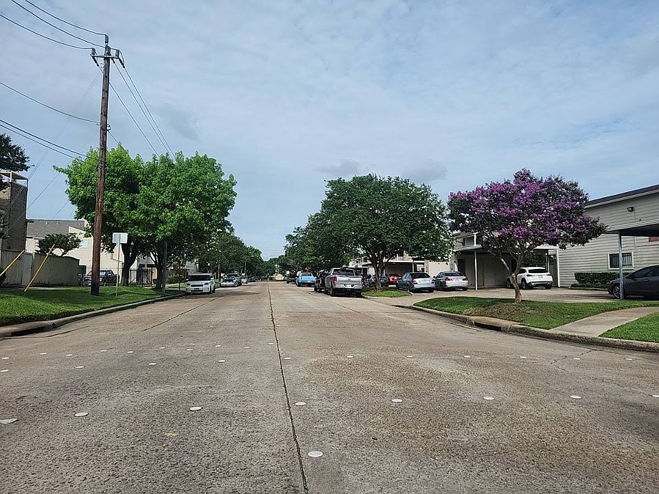 2nd image of 3973 Tanglewilde St